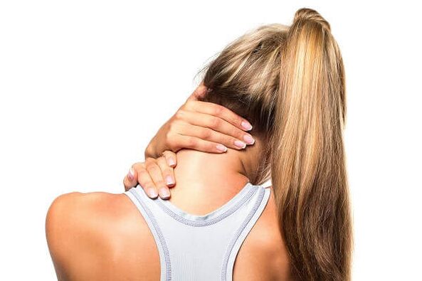 Eine Osteochondrose der Halswirbelsäule äußert sich in Schmerzen im Nacken und in den Schultern
